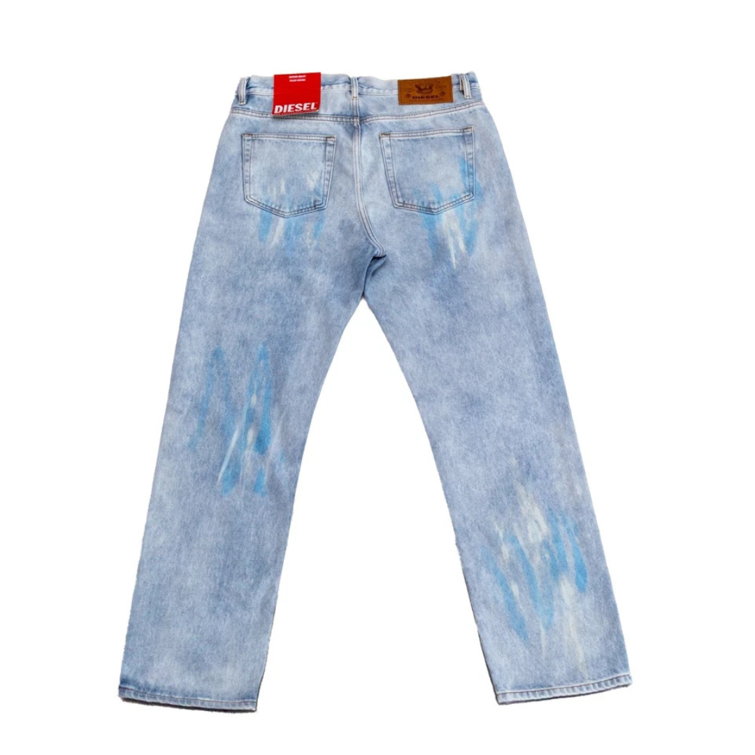 Diesel D-Viker 2020 Straight Leg Jeans Light Wash